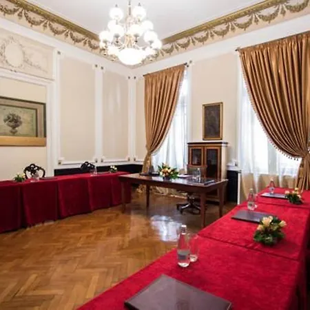 Grand Boutique Hotel 4*