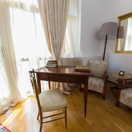 Grand Boutique Hotel 4*