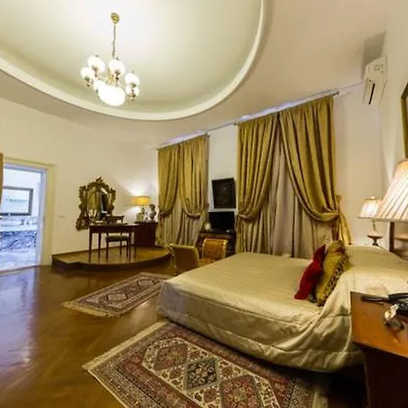 Grand Boutique Hotel 4*