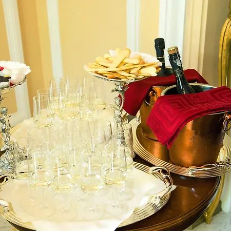 Grand Boutique Hotel