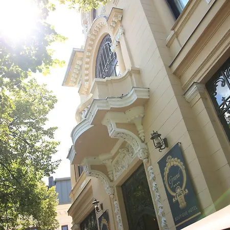 Grand Boutique Hotel 4*