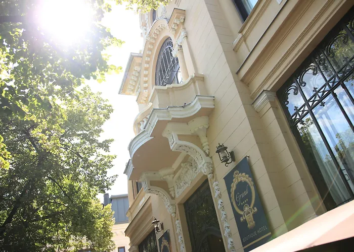 Grand Boutique Hotel 4*